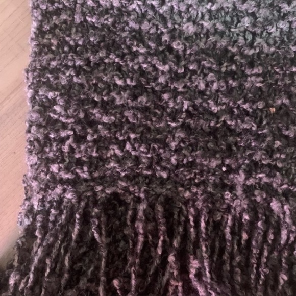 💋4/20 Hand crochet hand made super soft grey white fringe scarf - Picture 4 of 4